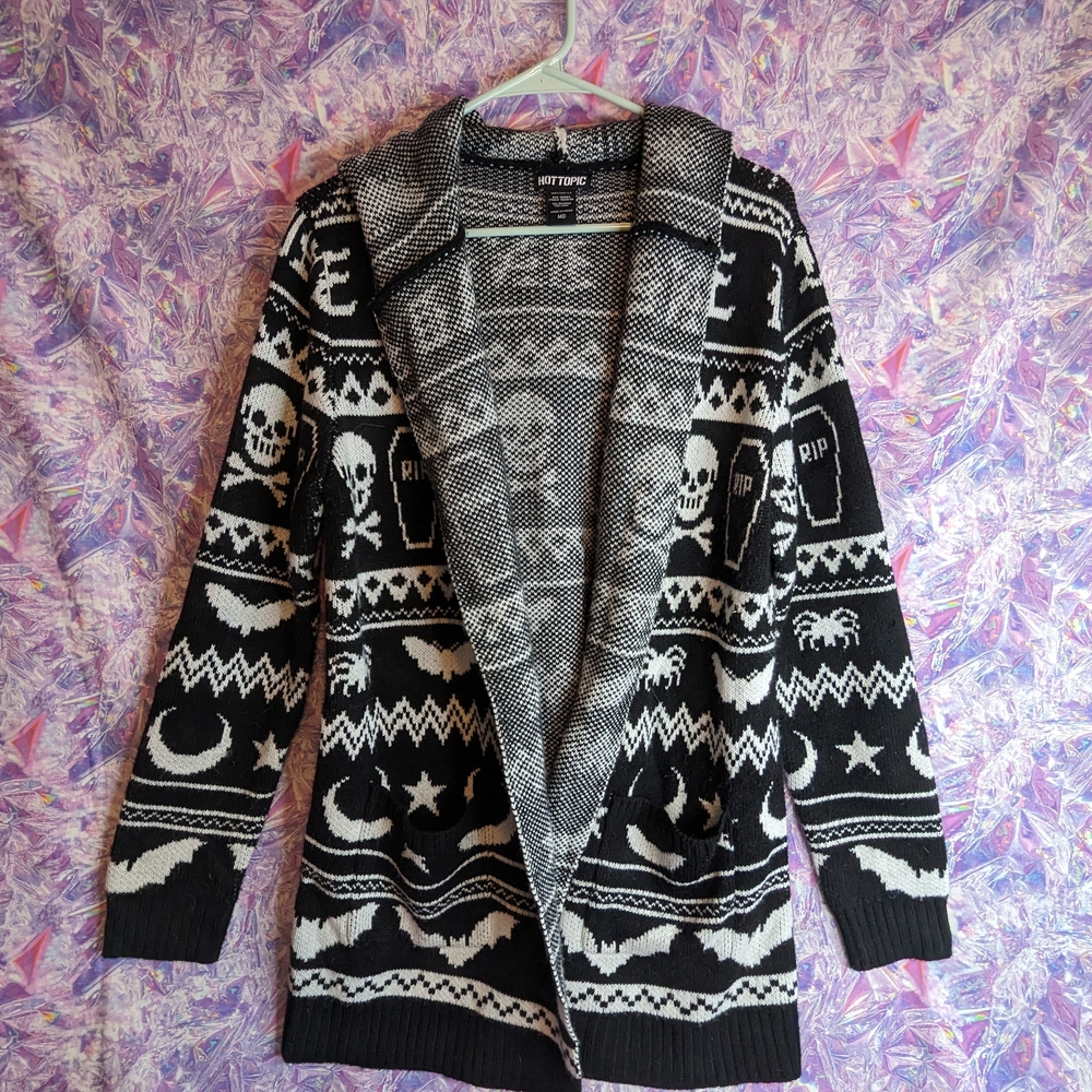 Hot Topic Creepy Halloween Goth Skulls Bats Coffin Patterned Knit Cardigan Sz M